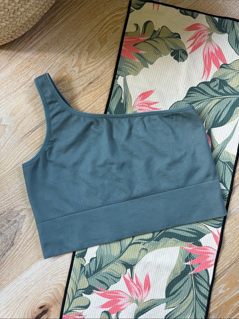 Athleta Aurora Seamless One Shoulder Tank size XL in Oxidized Green Colorway